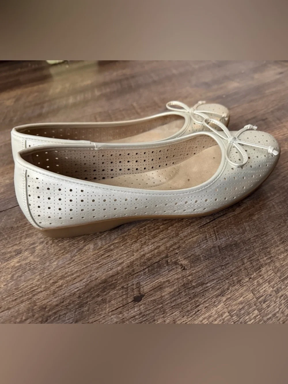 Cliffs by WHITE MOUNTAIN Cream Perforated Ballet Flats with Bow - Picture 3 of 6